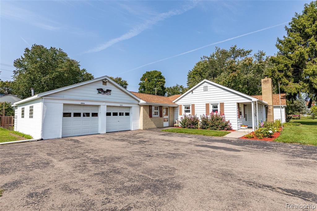1064 Sumpter Road Belleville, MI 48111 - Photo 2 of 33