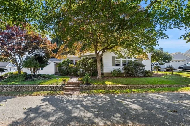 a view of a house with a yard