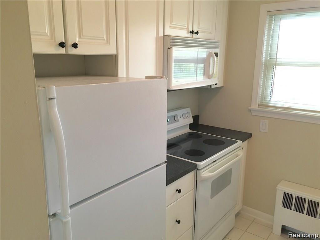 2910 West 13 Mile Road Royal Oak, MI 48073 - Photo 6 of 11