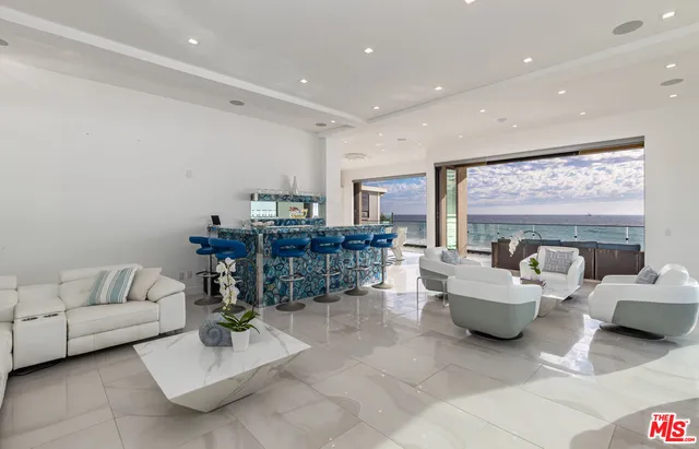 $10,995,000 | 11350 Pacific Coast Highway, Malibu, CA 90265