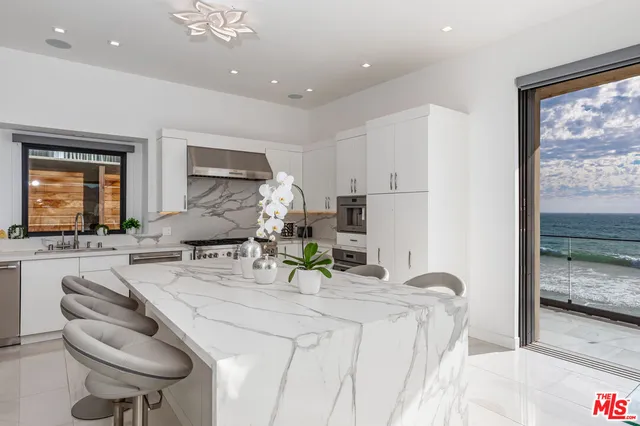$10,995,000 | 11350 Pacific Coast Highway, Malibu, CA 90265