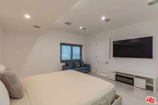 $10,995,000 | 11350 Pacific Coast Highway, Malibu, CA 90265