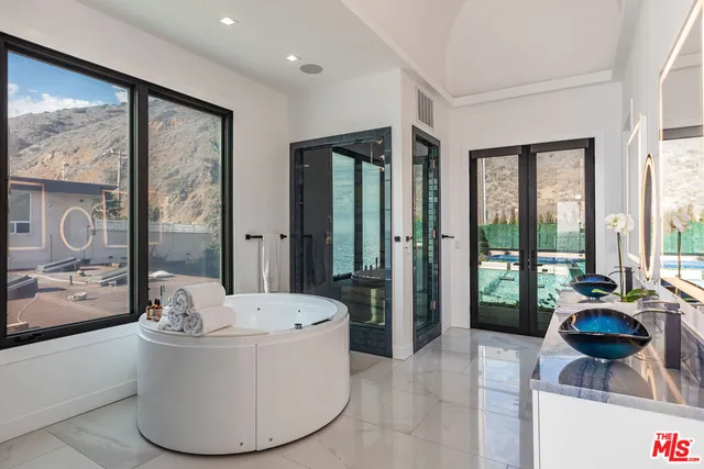 $10,995,000 | 11350 Pacific Coast Highway, Malibu, CA 90265