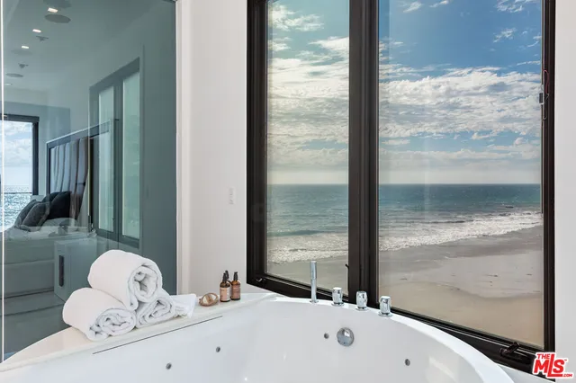 $10,995,000 | 11350 Pacific Coast Highway, Malibu, CA 90265