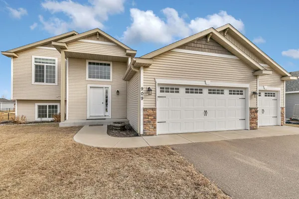 $309,900 | 909 4th Street Northeast, Rice, MN 56367