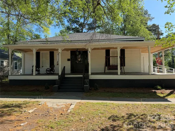 $350,000 | 226 Huger Street, Cheraw, SC 29520