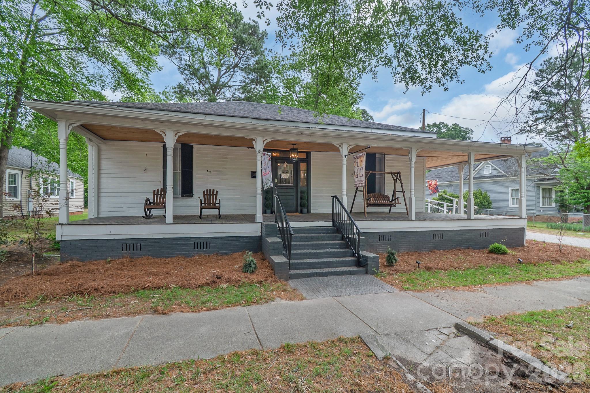 226 Huger Street Cheraw, SC 29520 - Photo 2 of 43
