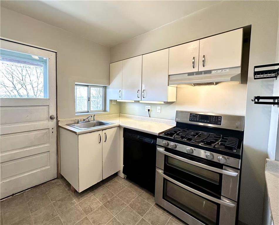 545 Forest Avenue Pittsburgh, PA 15202 - Photo 12 of 26 a kitchen with a stove and white cabinets