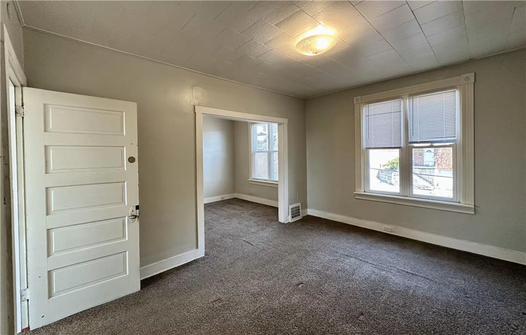 545 Forest Avenue Pittsburgh, PA 15202 - Photo 21 of 26 an empty room with windows and closet