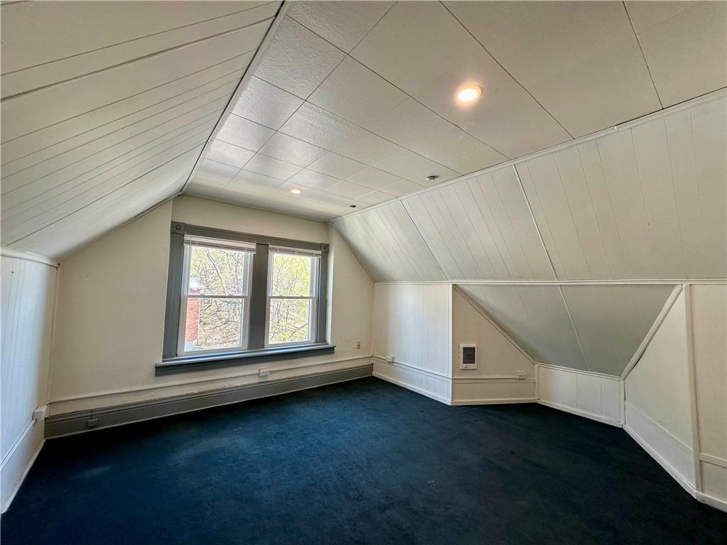 545 Forest Avenue Pittsburgh, PA 15202 - Photo 8 of 26 an empty room with windows