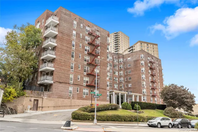 $275,000 | 601 Kappock Street, Unit 2D | Spuyten Duyvil