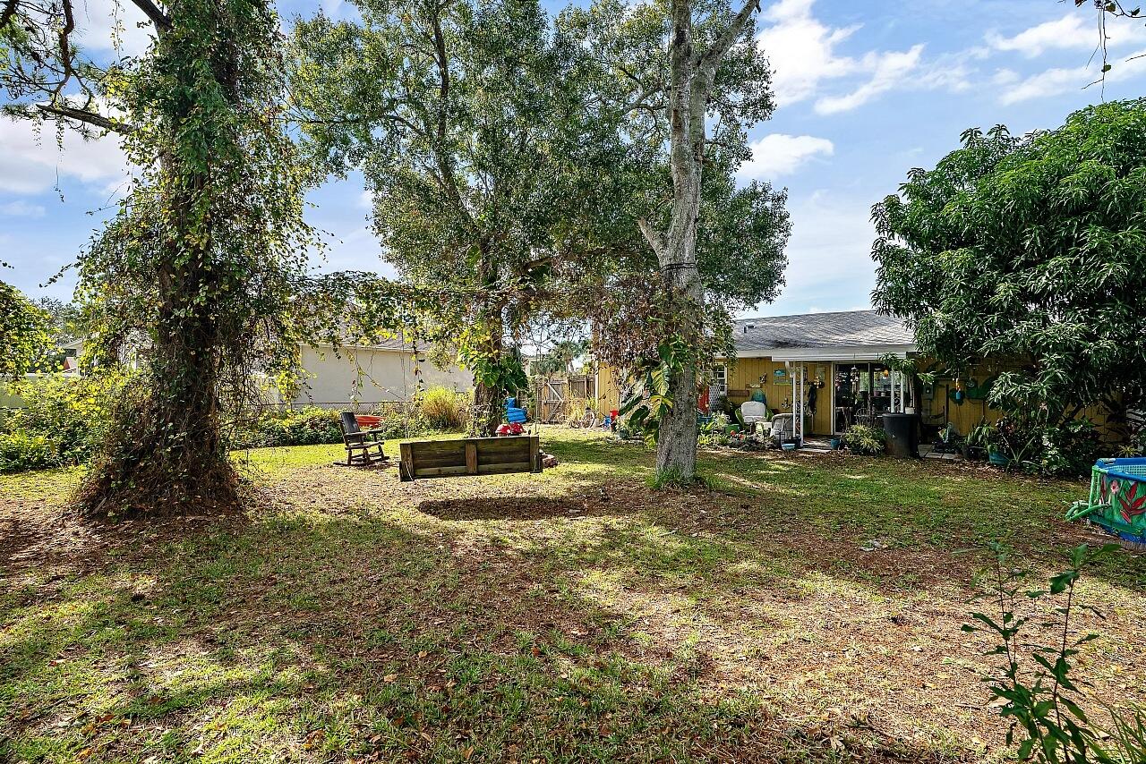 481 Warren Street Sebastian, FL 32958 - Photo 28 of 33 a view of a house with backyard and sitting area