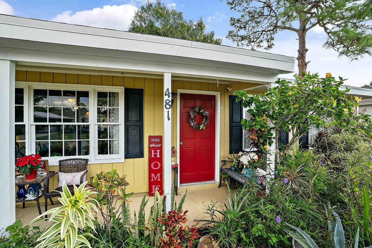 481 Warren Street Sebastian, FL 32958 - Photo 4 of 33 front view of a house