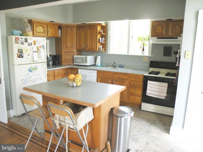 3413 Pinkney Road Baltimore, MD 21215 - Photo 5 of 17 Kitchen