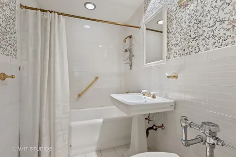 $799,000 | 220 East Walton Place, Unit 9W, Chicago, IL 60611
