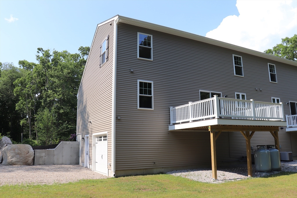 35 Glendale Road, Unit 1 Tiverton, RI 02878 - Photo 4 of 23