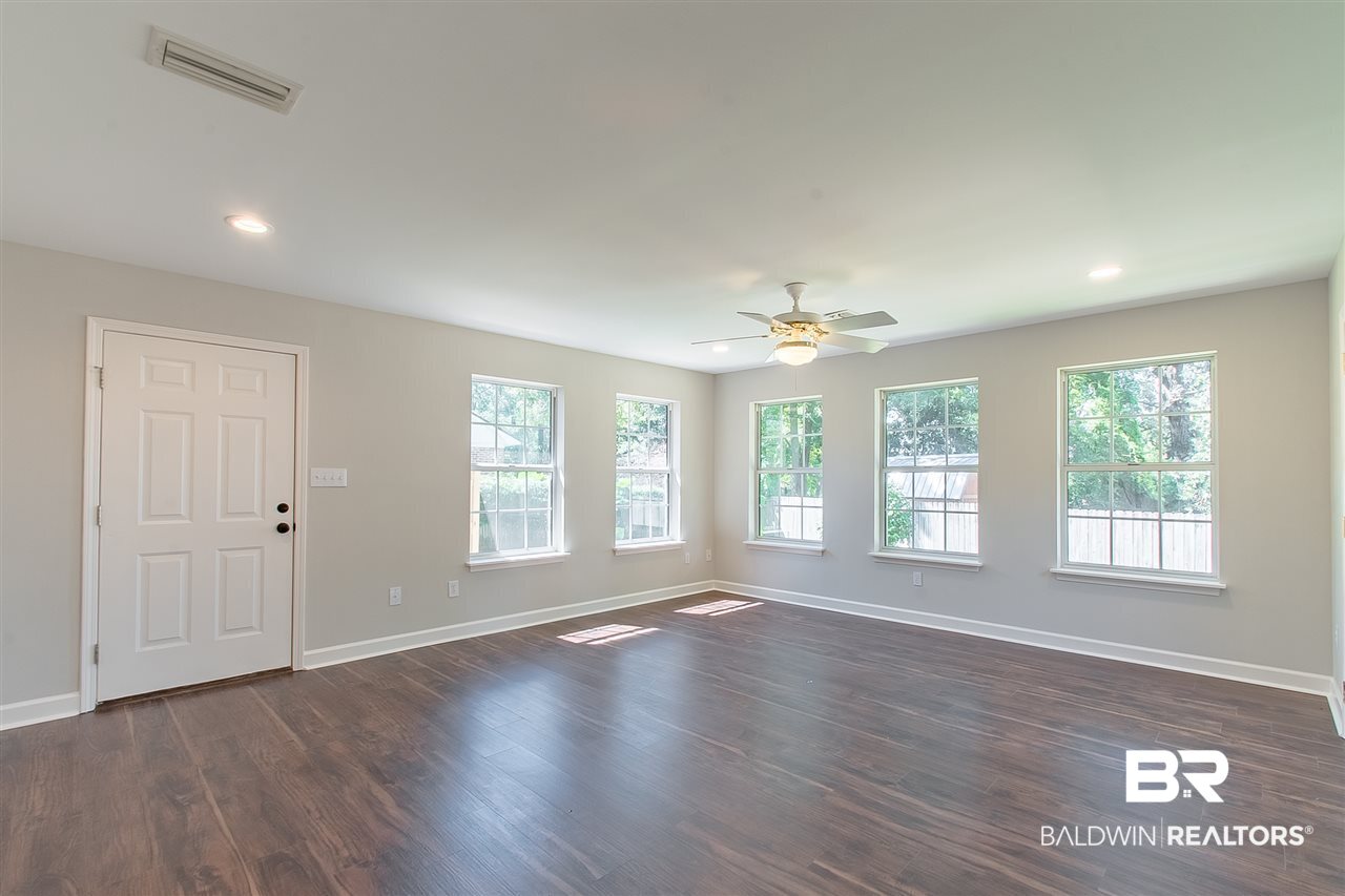 121 Pineridge Road Daphne, AL 36526 - Photo 19 of 41 Sunroom to grilling porch