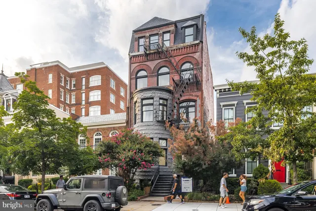 a couple of cars parked in front of a building