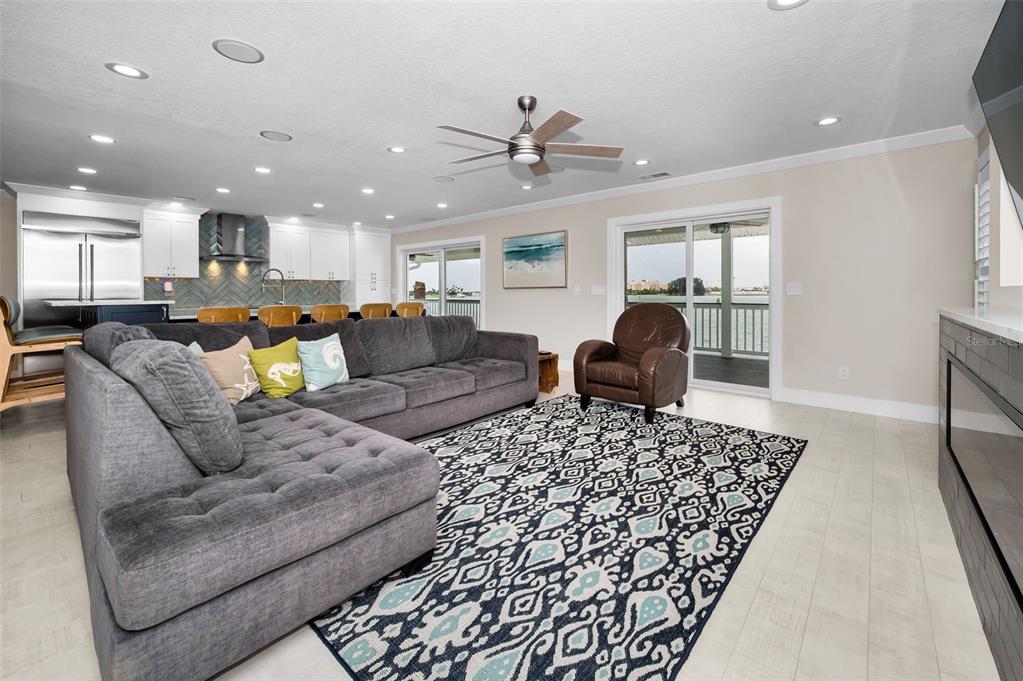 804 Bay Point Drive Madeira Beach, FL 33708 - Photo 29 of 100 a living room with furniture and a rug