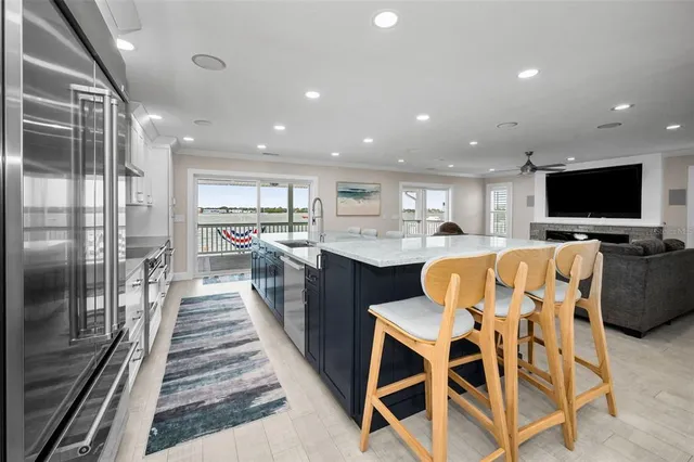 $7,500 | 804 Bay Point Drive, Madeira Beach, FL 33708