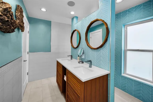 $7,500 | 804 Bay Point Drive, Madeira Beach, FL 33708