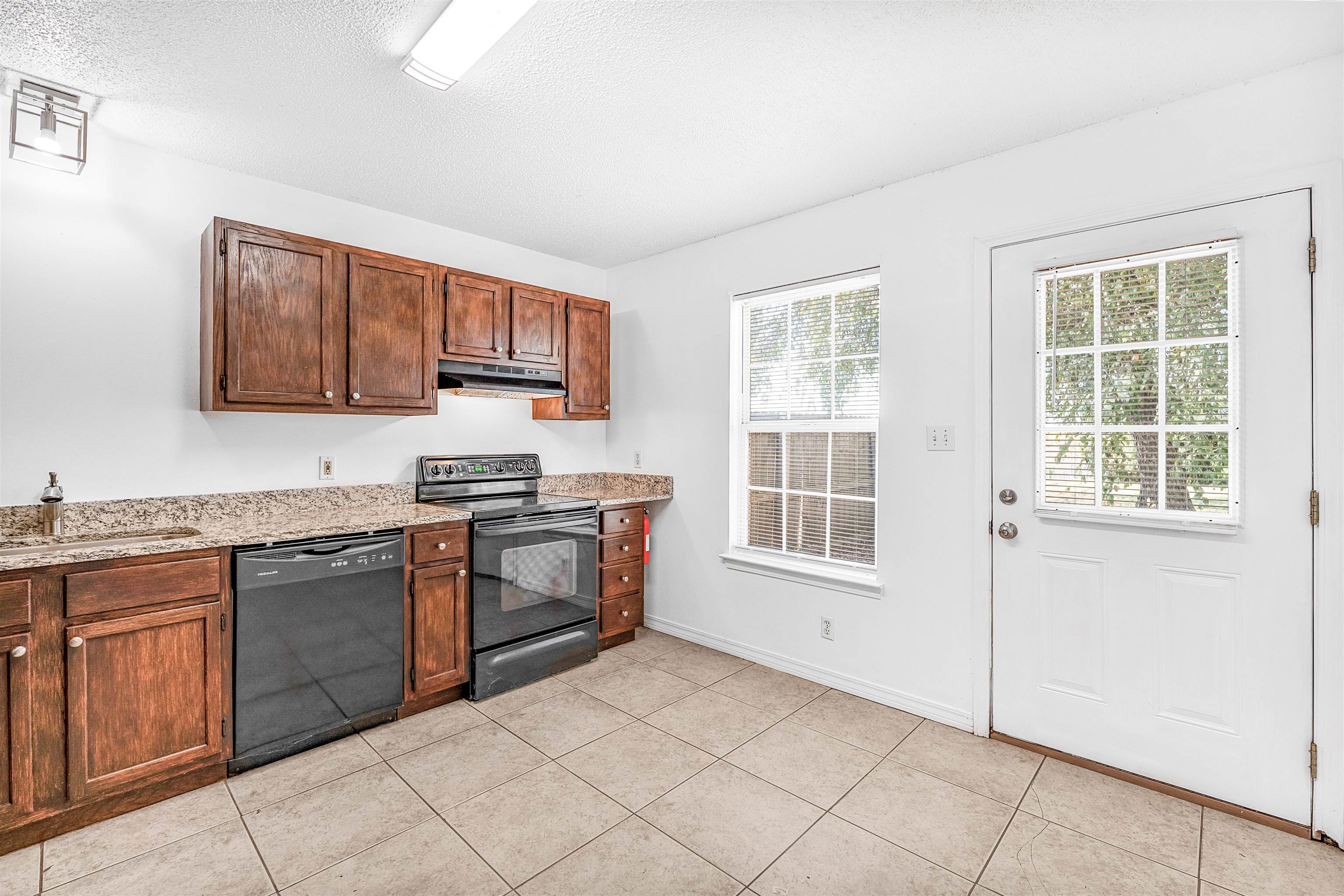 14919 Daugherty Road Foley, AL 36535 - Photo 16 of 27 Kitchen