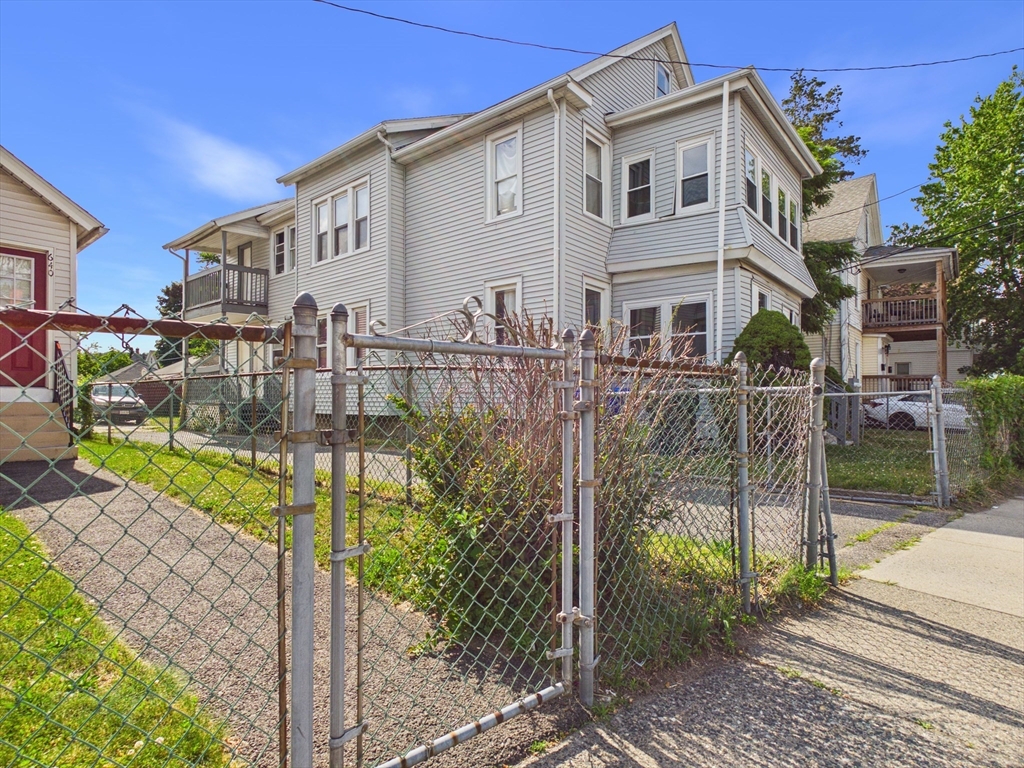 634-636 Dickinson Street Springfield, MA 01108 - Photo 4 of 5