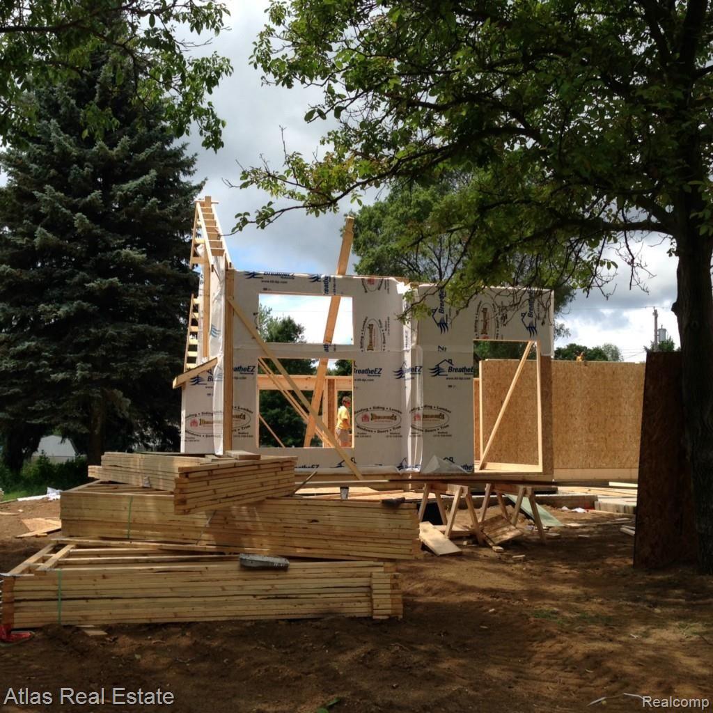 5047 Drayton Road Clarkston, MI 48346 - Photo 1 of 11 IMG_2159.jpg