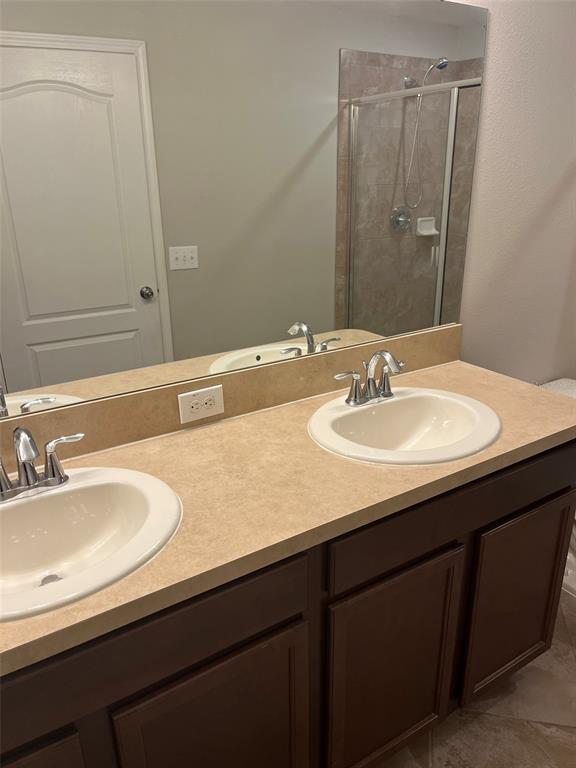 1242 Acadia Harbor Place Brandon, FL 33511 - Photo 20 of 28 a bathroom with a sink and a mirror