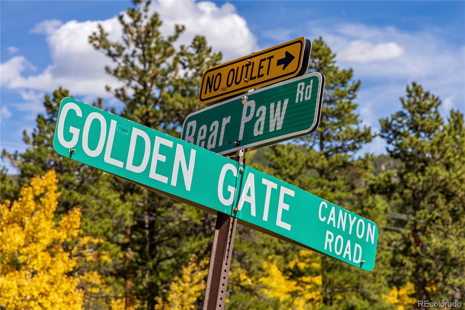 3 Seldom Seen Road Golden, CO 80403 - Photo 35 of 39 a street sign that is on a pole
