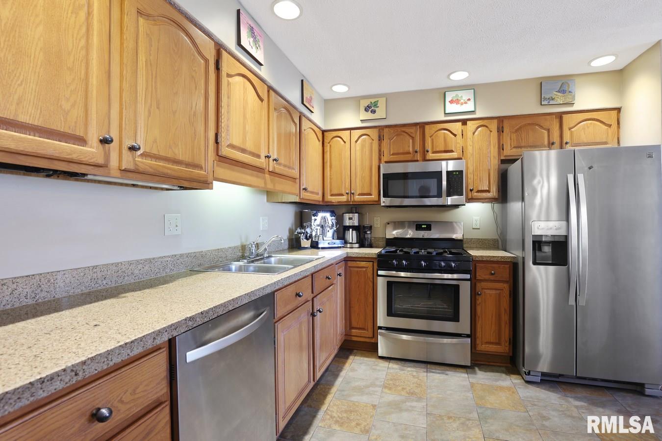 104 Verona Drive Springfield, IL 62703 - Photo 8 of 26 Gallery Image 8