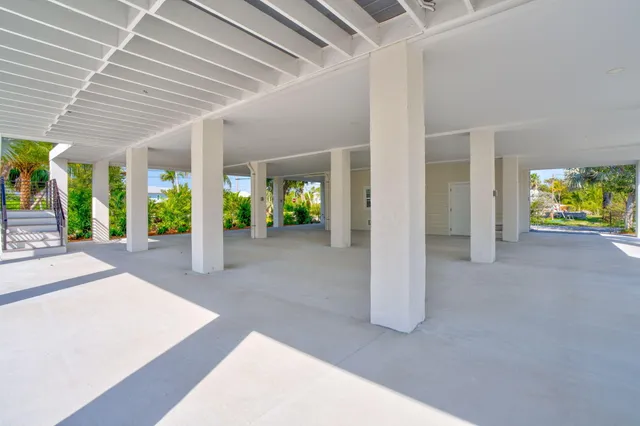 $2,299,999 | 17210 Angelfish Lane, Sugarloaf, FL 33042