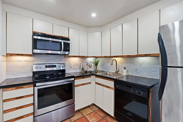 $405,000 | 800 West Avenue, Unit 831, Miami Beach, FL 33139