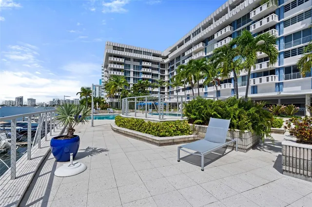 $405,000 | 800 West Avenue, Unit 831, Miami Beach, FL 33139