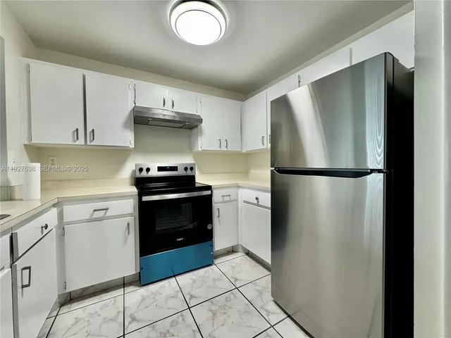 $2,345 | 15430 Southwest 82nd Lane, Unit 631, Miami, FL 33193