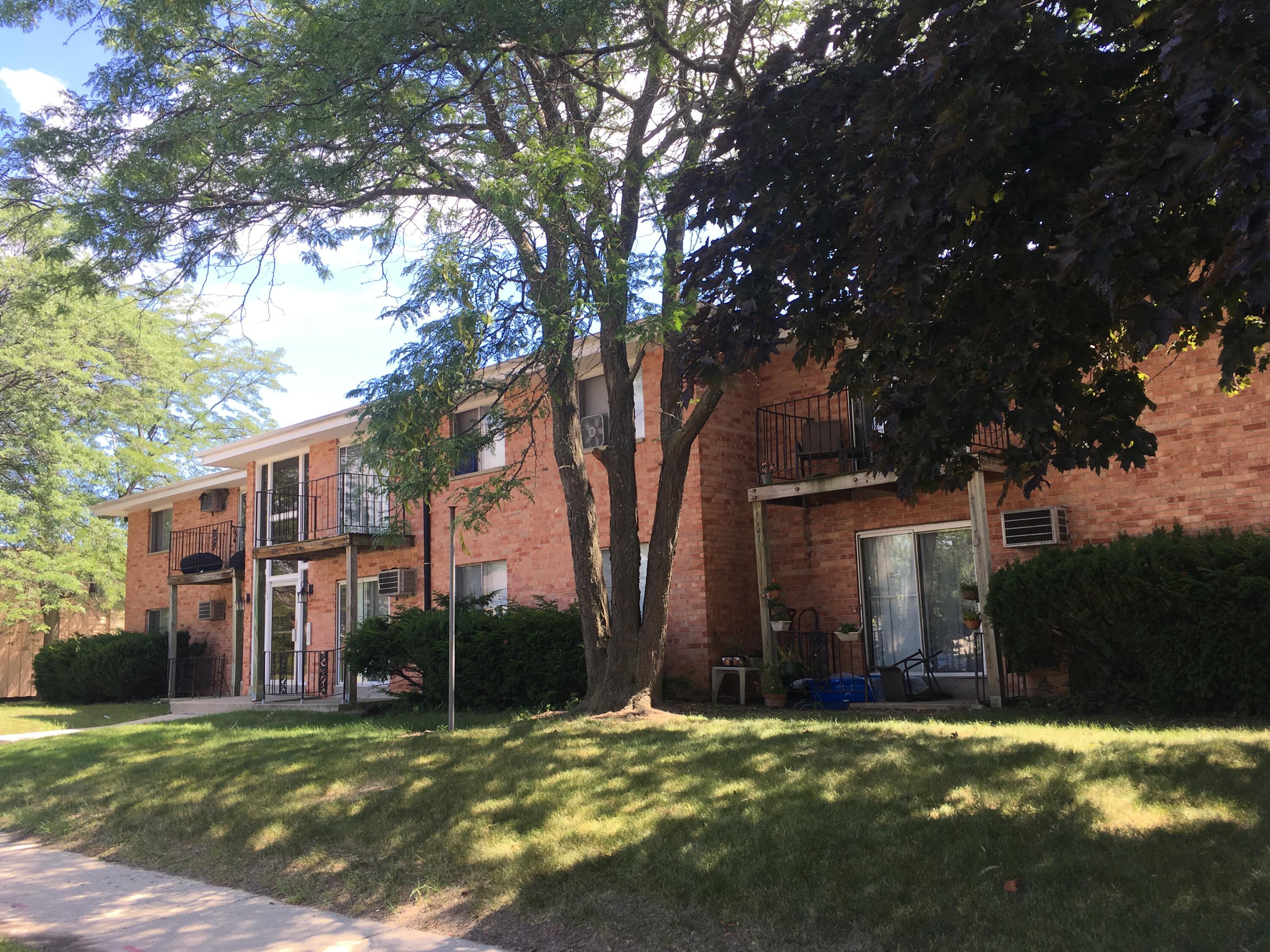 4244 South 51st Street Milwaukee, WI 53220 - Photo 1 of 5 4244 51st 2