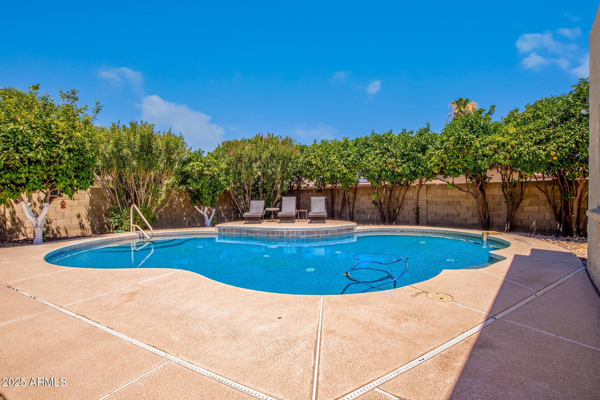 2118 East Pebble Beach Drive Tempe, AZ 85282 - Photo 29 of 33 a view of outdoor space and yard