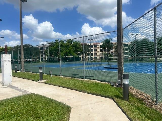 171 Northwest 75th Terrace Plantation, FL 33317 - Photo 13 of 32 Tennis, Pickleball and Basketball courts