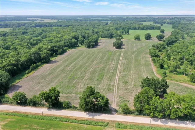 $4,658,550 | 22155 70th Road, St. Paul, KS 66771