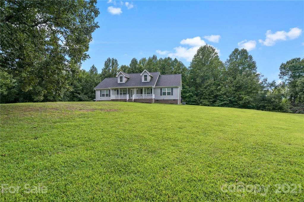 1174 South Rutherford Street Blacksburg, SC 29702 - Photo 4 of 40 a view of a house with a yard