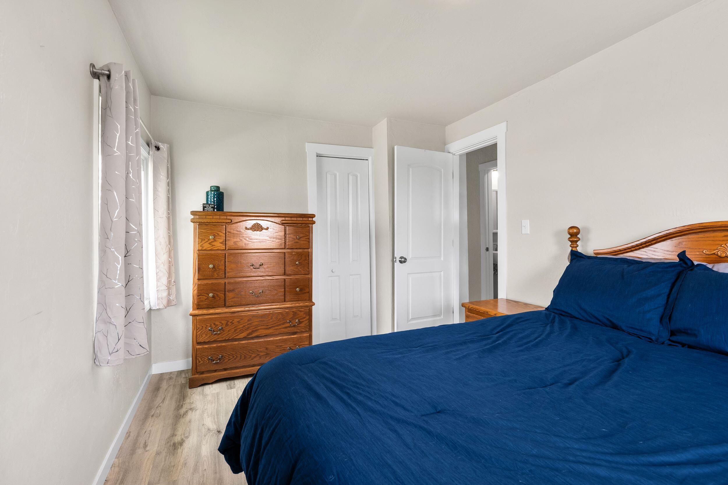 5660 West Reighmoor Road Omro, WI 54963 - Photo 15 of 43 Master Bedroom