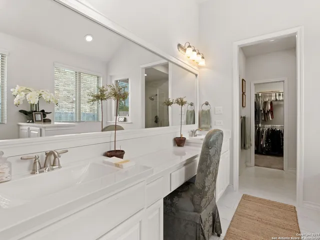 a room with two sink and a mirror