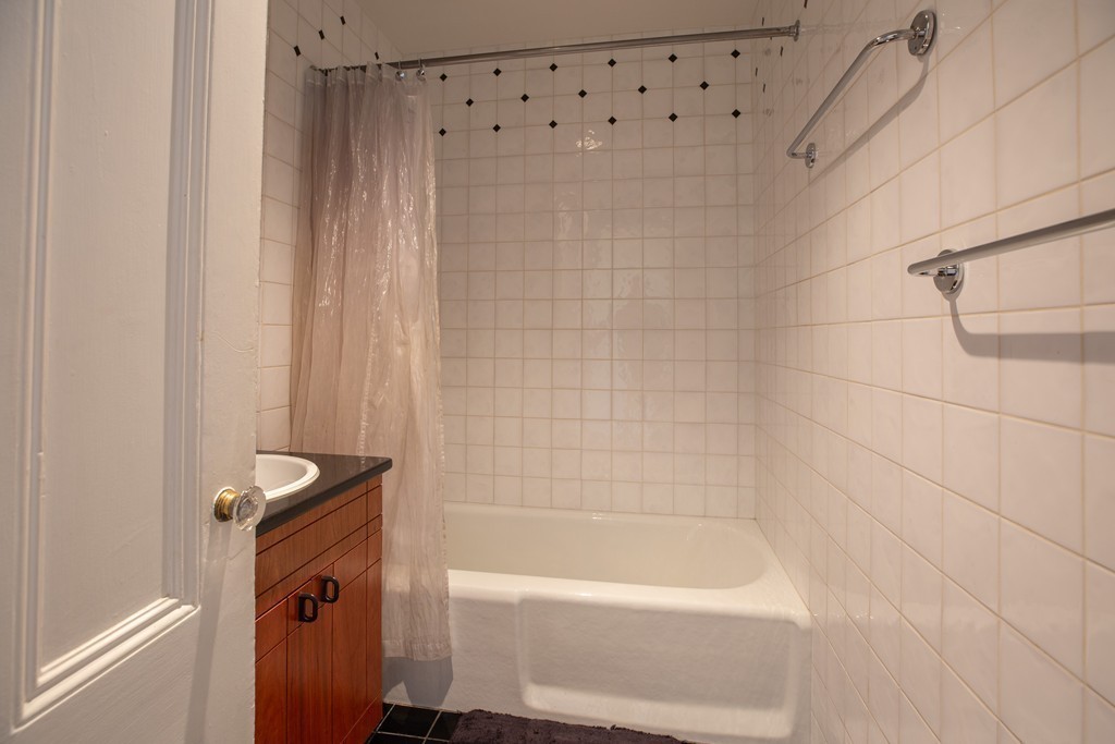 210 Beacon Street, Unit 3 Boston, MA 02116 - Photo 7 of 9
