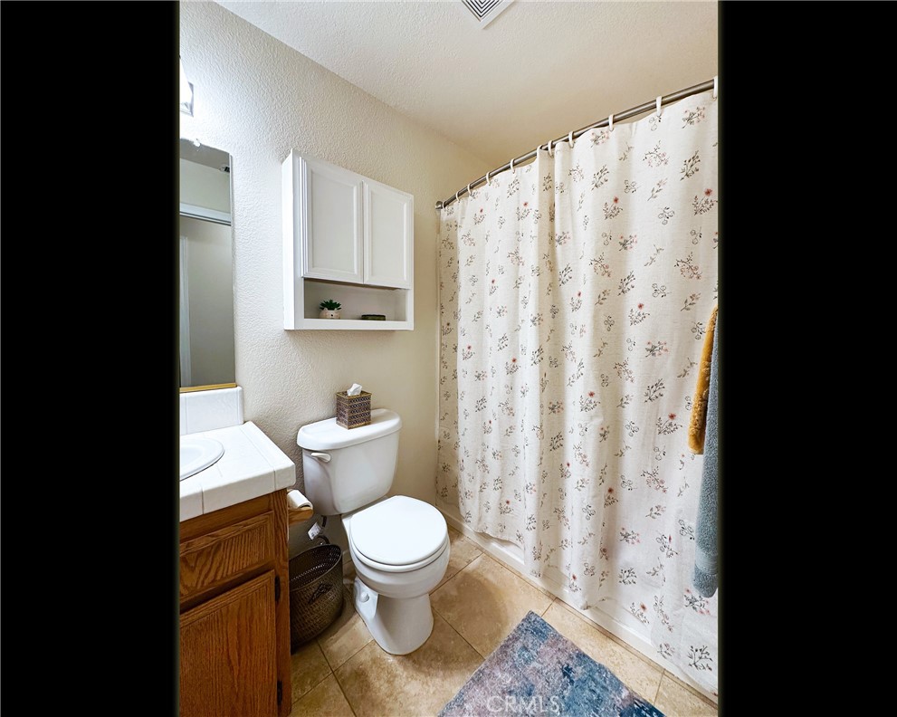 17371 Mockingbird Canyon Road Riverside, CA 92504 - Photo 19 of 73 Common Bathroom
