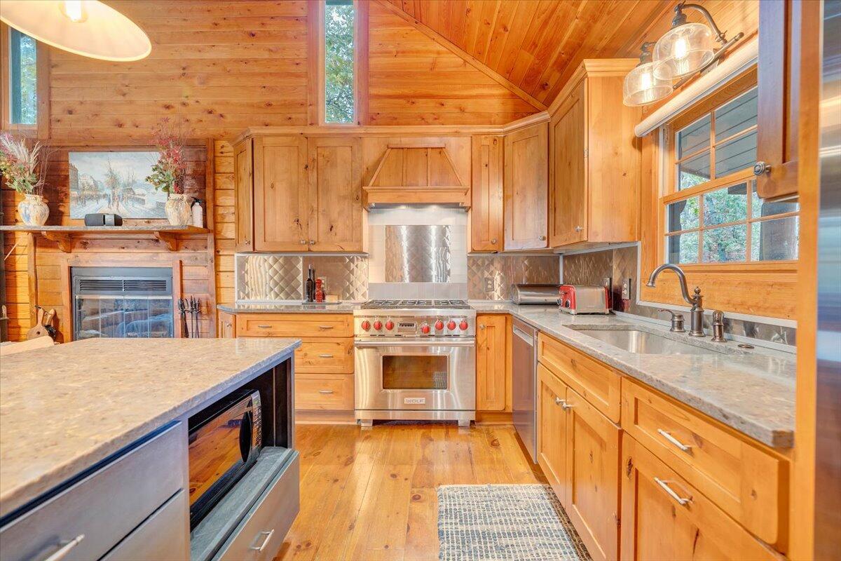 104 Red Oak Road Moneta, VA 24121 - Photo 11 of 99 Kitchen