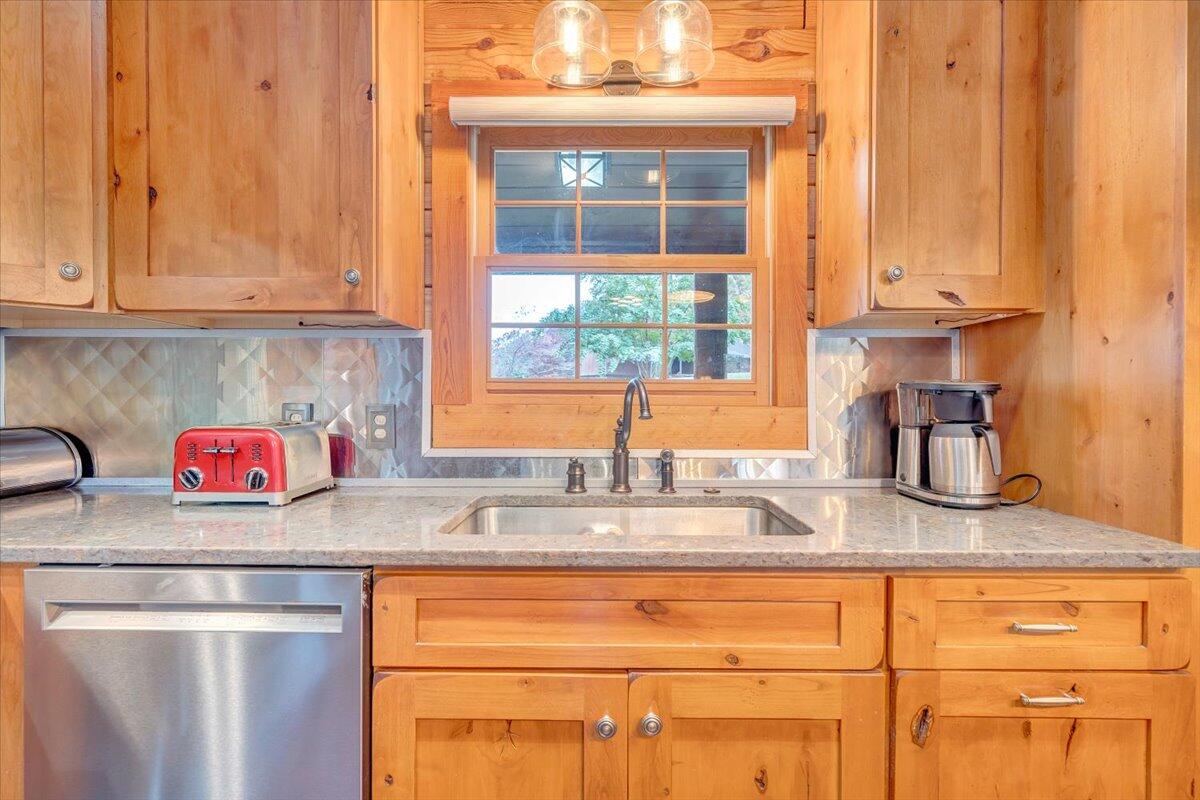 104 Red Oak Road Moneta, VA 24121 - Photo 12 of 99 Kitchen