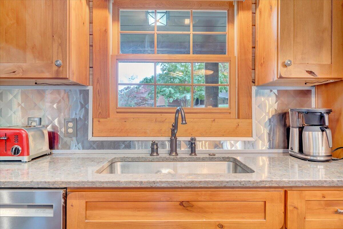 104 Red Oak Road Moneta, VA 24121 - Photo 13 of 99 Kitchen