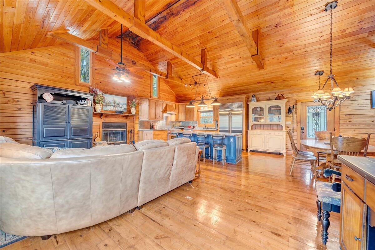 104 Red Oak Road Moneta, VA 24121 - Photo 18 of 99 Living Room