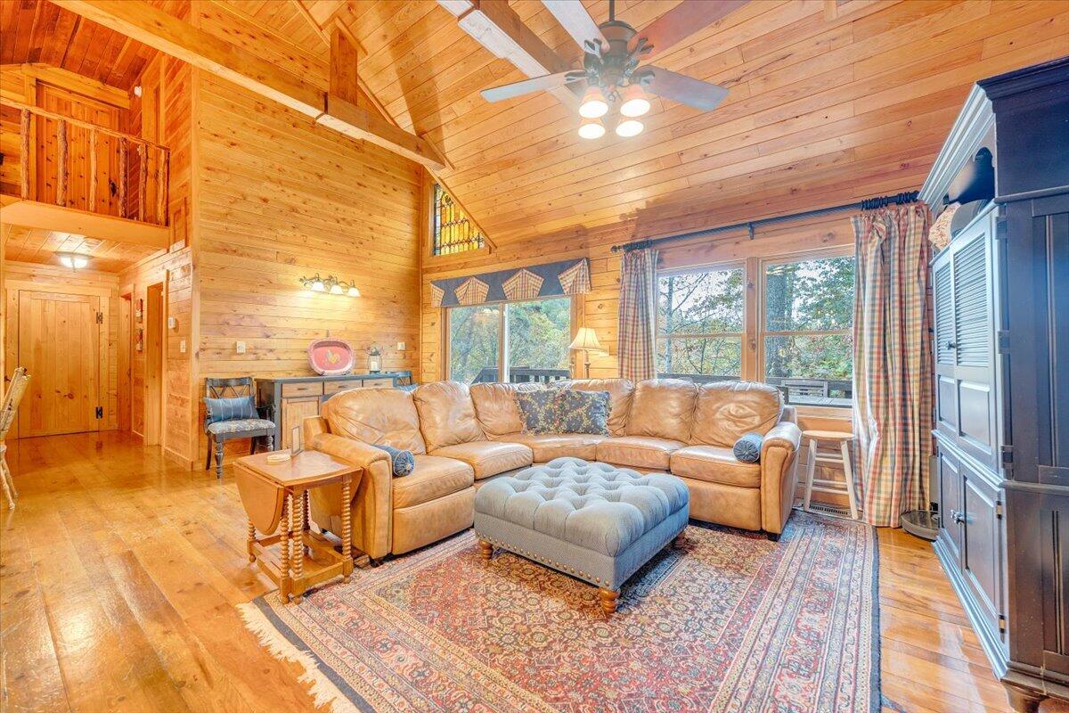 104 Red Oak Road Moneta, VA 24121 - Photo 19 of 99 Living Room