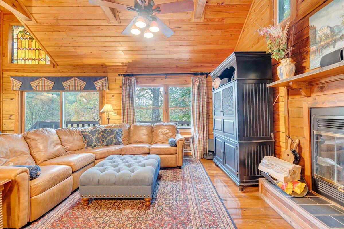 104 Red Oak Road Moneta, VA 24121 - Photo 20 of 99 Living Room